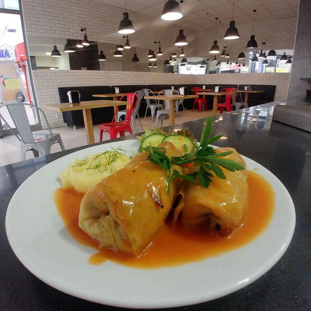 Domowe danie obiadowe serwowane w IS Bistro Bi1
